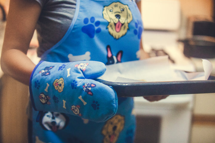 Dogs And Bones Oven Mitt + Apron Bakeware