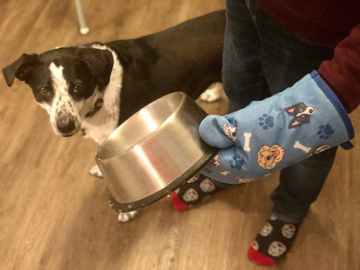 Dogs And Bones Oven Mitt + Apron Bakeware